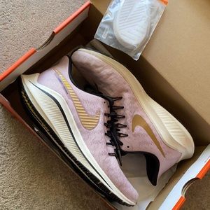 Women’s Nike shoes. Size 9. New with tags!